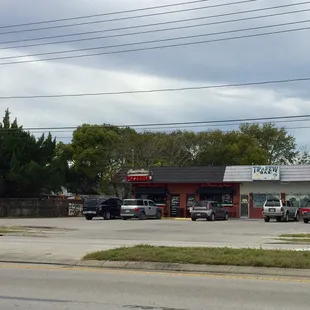 The place is a bit shady - you've got a bar with locked windows just next door and the roof is in disrepair.