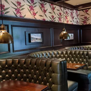 booths and tables