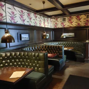 booths and tables