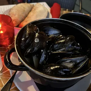 Fresh Black Mussels
