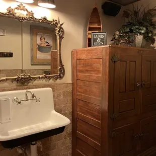 As I said in my other review ... if this bathroom fit in my purse, I'd take it home with me.