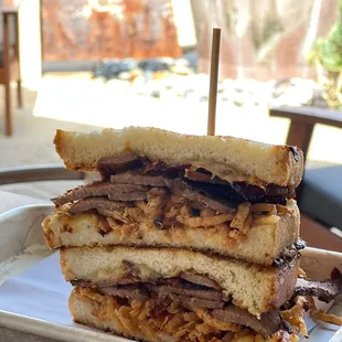 a roast beef sandwich on a plate