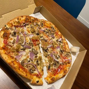 Sausage, mushroom, red onion in all its glory