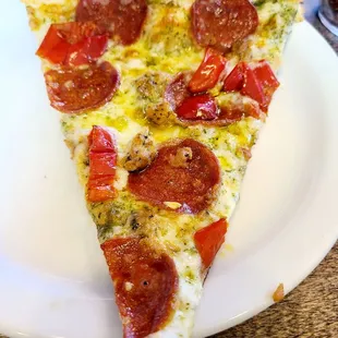 A Bizzy Slice (pesto base with fresh garlic)