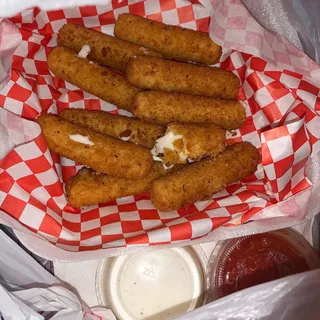 Mozzarella sticks with marinara sauce