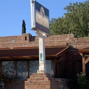 Sign of the vineyard from side of the road (Pronghorn is located inside).