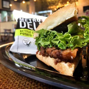 a beef sandwich with lettuce and tomato