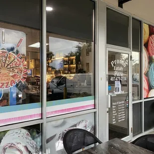 Pickup/takeout entrance