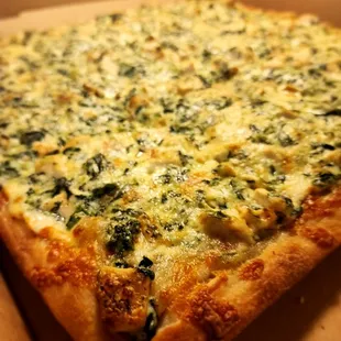 Grilled chicken alfredo pie