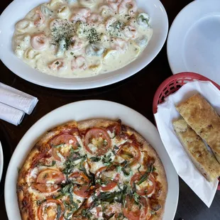 Tortellini Alfredo Marguerite Pizza