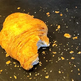 Outside flakeyness of the croissant.