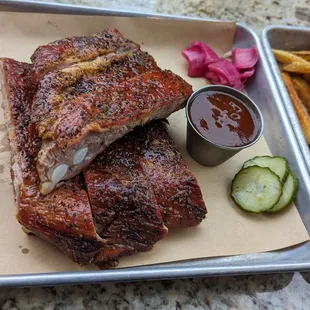 Ribs, fries and cornbread