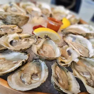 a platter of oysters
