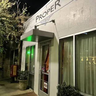 the front of a restaurant at night