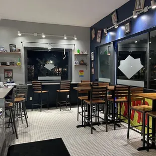 Cool space for a quick bite.