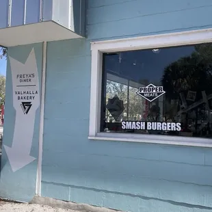 the outside of a restaurant