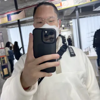 Keviee Y.