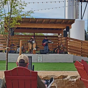 Pleasant outdoor area with a band when we visited