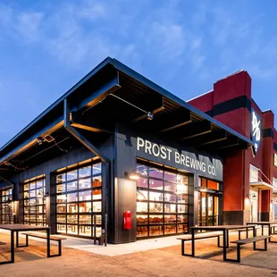 the outside of a restaurant