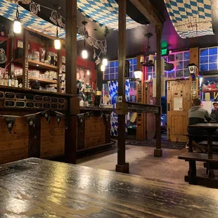 Such a comfortable place to hang out and enjoy a few pints.
