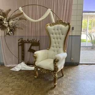 Throne chair