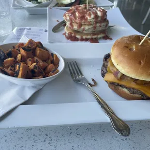 Muscle builder Burger  double bison Pattie&apos;s w/ sweet potatoes