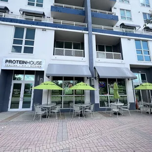 Entire storefront, outdoor seating