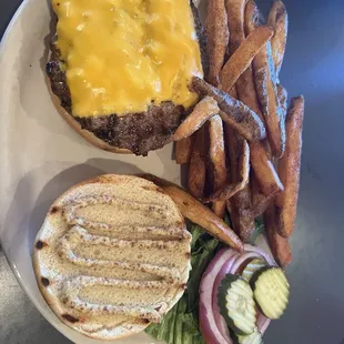 Cheeseburger with Fries