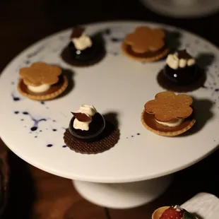 Petit fours