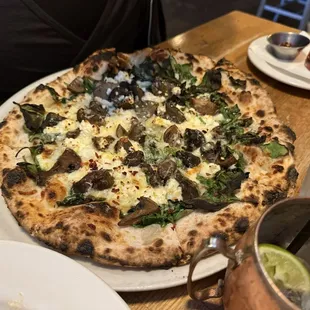 Mushroom and garlic pizza