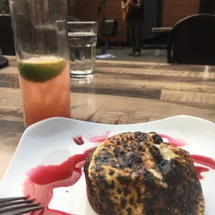 Dessert and live music for the wonderful life