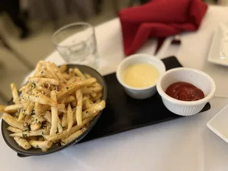 One Ten Restaurant and Bar 