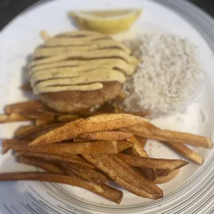 Crab cake with fries