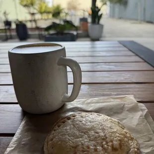 Cafe de olla latte &amp; pastry