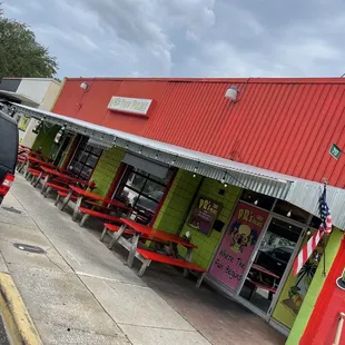 the outside of the restaurant