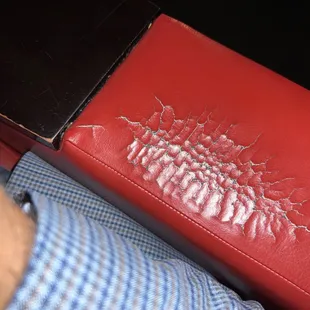 Cracking leather arm wrest