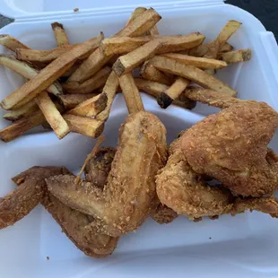 4 chicken wings with fresh cut fries
