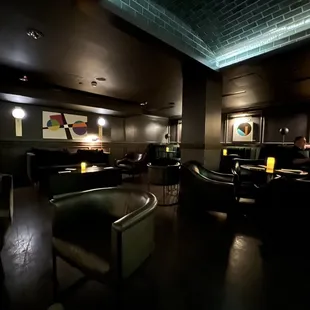 Great drinks. Great vibe. Very quiet towards the end of the night. Good hang.