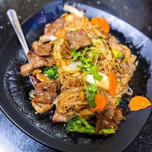 Beef 10B. PAD THAI NOODLES STIR-FRIED WITH BEEF- H TIU XO B