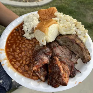a plate of barbecue food