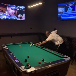 Shooting pool with Unc.