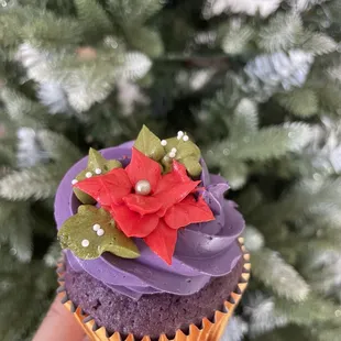 Ube cupcake  @foodie.in.Hawaii