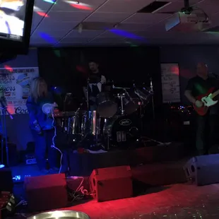 Cool Change PDX rocking the house. What a great Band!