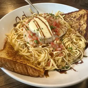 a plate of spaghetti with meat and bread