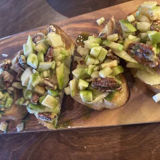 Bruschetta Brie, Apple and Walnut