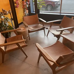 Table seating. Low seating. Window seating. Bar seating. This brewery has it all!