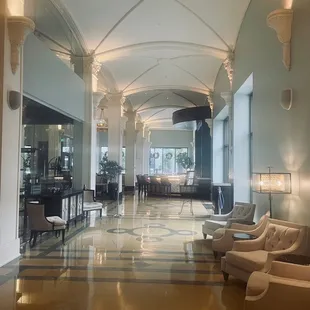 Nopsi hotel lobby