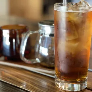 Black ice tea and hot tea