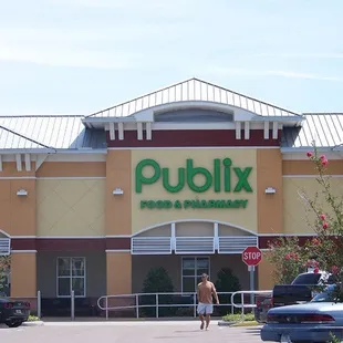 the front of a publix store