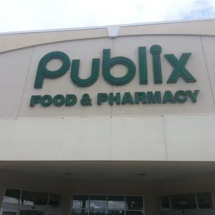 the front of a publix pharmacy
